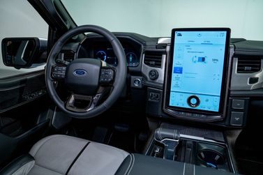 Ford F-150 XIV, Пикап двойная кабина Lightning — место водителя