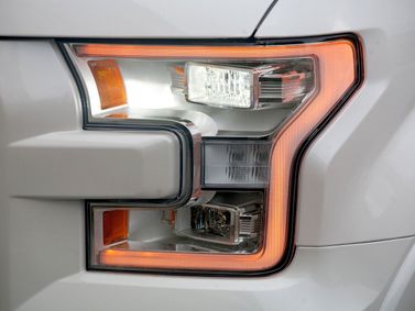 Ford F-150 الثالث عشر، بيك أب بكابينة مزدوجة SuperCrew — المصباح الأمامي