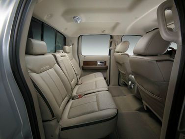 Ford F-150 الثاني عشر، بيك أب بكابينة مزدوجة CrewCab — المقاعد الخلفية