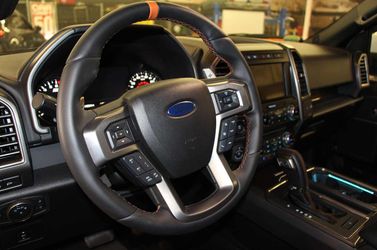 Ford F-150 تجميل الوجه الثالث عشر، بيك أب بكابينة مزدوجة Raptor SuperCrew — منطقة السائق