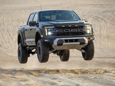 Ford F-150 عملية فيس ليفت XIV، بيك أب بكابينة مزدوجة Raptor SuperCrew — منظر أمامي بزاوية ثلاثة أرباع