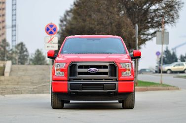 Ford F-150 الثالث عشر، بيك أب بكابينة ونصف SuperCab — منظر أمامي