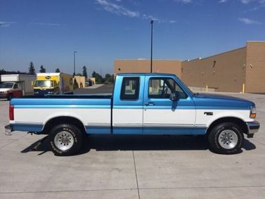 Ford F-150 تاسعًا، بيك أب بكابينة ونصف — منظر من الجانب الأيسر