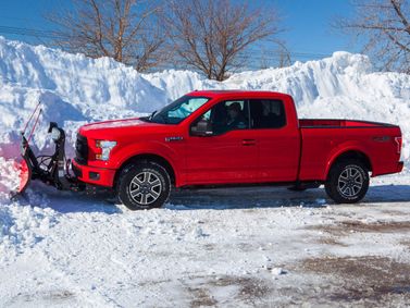 Ford F-150 الثالث عشر، بيك أب بكابينة ونصف SuperCab — منظر أمامي أيسر