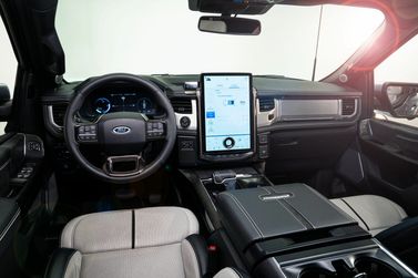 Ford F-150 XIV, Пикап двойная кабина Lightning — передняя панель
