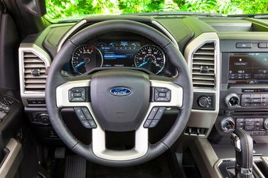 Ford F-150 الثالث عشر، بيك أب بكابينة مزدوجة SuperCrew — منطقة السائق