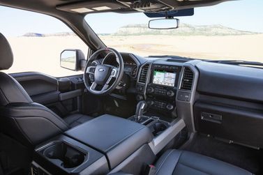 Ford F-150 الثالث عشر، بيك أب بكابينة مزدوجة SuperCrew — منطقة السائق
