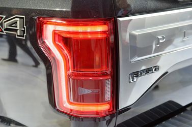 Ford F-150 الثالث عشر، بيك أب بكابينة مزدوجة SuperCrew — المصباح الخلفي