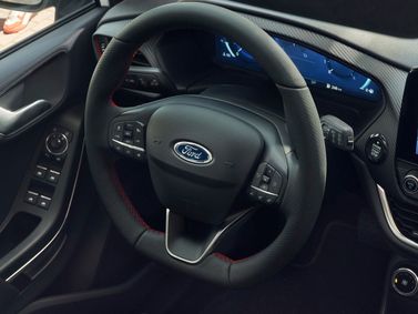Ford Fiesta عملية فيس ليفت Mk7، هاتشباك 5 أبواب Active — عجلة القيادة
