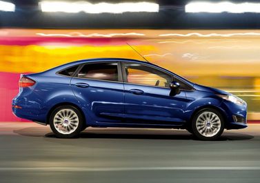 Ford Fiesta عملية فيس ليفت Mk6، سيدان — منظر من الجانب الأيسر