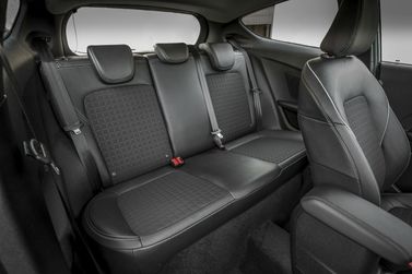Ford Fiesta Mk7، هاتشباك 3 أبواب — المقاعد الخلفية