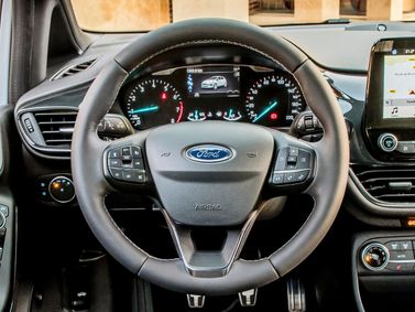 Ford Fiesta Mk7، هاتشباك 5 أبواب Active — عجلة القيادة