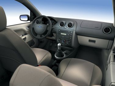 Ford Fiesta Mk5، هاتشباك 5 أبواب — منظر عام للمقصورة