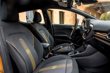 Ford Fiesta Mk7، هاتشباك 5 أبواب Active — منظر عام للمقصورة