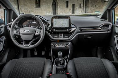Ford Fiesta Mk7، هاتشباك 3 أبواب — لوحة القيادة