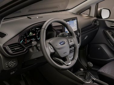 Ford Fiesta Mk7، هاتشباك 5 أبواب — منطقة السائق