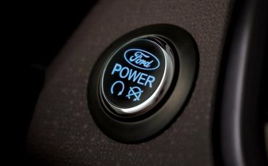 Ford Fiesta عملية فيس ليفت Mk6، هاتشباك 5 أبواب — تفصيل داخلي