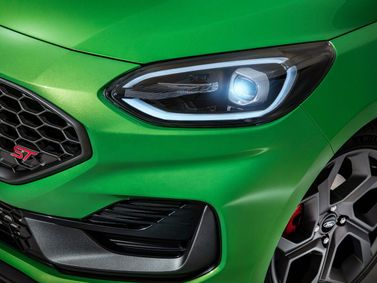 Ford Fiesta عملية فيس ليفت Mk7، هاتشباك 3 أبواب — المصباح الأمامي