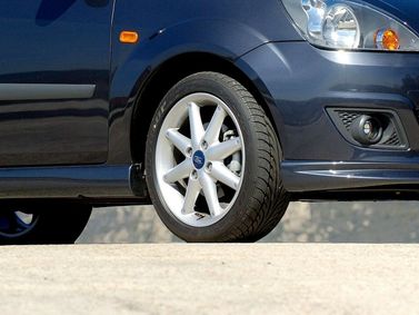 Ford Fiesta Mk5، هاتشباك 3 أبواب — جنط العجلة