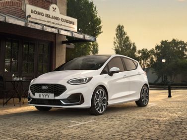Ford Fiesta عملية فيس ليفت Mk7، هاتشباك 5 أبواب — منظر أمامي بزاوية ثلاثة أرباع