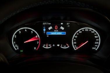 Ford Fiesta ST سابعاً، هاتشباك 5 أبواب — لوحة العدادات
