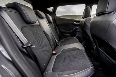 Ford Fiesta ST سابعاً، هاتشباك 5 أبواب — المقاعد الخلفية