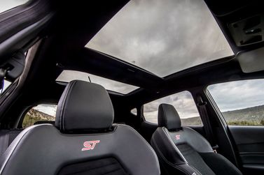 Ford Fiesta ST سابعاً، هاتشباك 5 أبواب — منظر عام للمقصورة