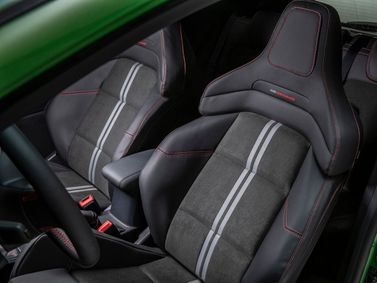 Ford Fiesta ST فيس ليفت السابع، هاتشباك 3 أبواب — المقاعد الأمامية