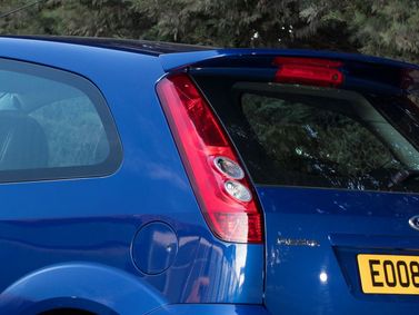 Ford Fiesta ST فيس ليفت V، هاتشباك 3 أبواب — المصباح الخلفي