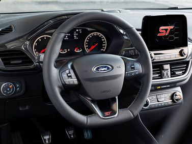 Ford Fiesta ST سابعاً، هاتشباك 3 أبواب — منطقة السائق