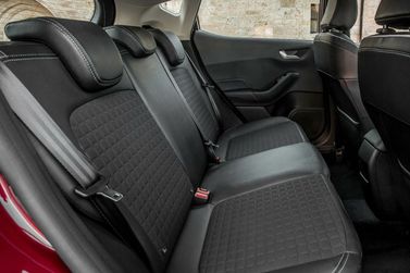 Ford Fiesta ST سادساً، هاتشباك 5 أبواب — المقاعد الخلفية