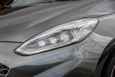 Ford Fiesta ST سابعاً، هاتشباك 5 أبواب — المصباح الأمامي