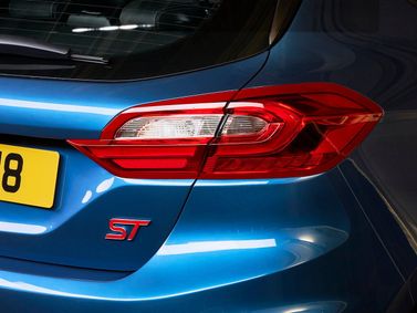 Ford Fiesta ST سابعاً، هاتشباك 3 أبواب — الجزء الخلفي من السيارة عن قرب