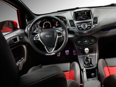 Ford Fiesta ST سادساً، هاتشباك 5 أبواب — منطقة السائق