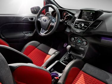 Ford Fiesta ST سادساً، هاتشباك 5 أبواب — منطقة السائق