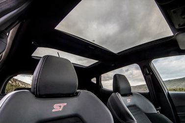 Ford Fiesta ST سادساً، هاتشباك 5 أبواب — منظر عام للمقصورة