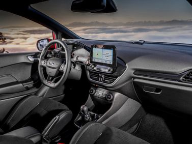 Ford Fiesta ST سابعاً، هاتشباك 3 أبواب — لوحة القيادة