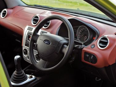 Ford Figo I، هاتشباك 5 أبواب — منطقة السائق