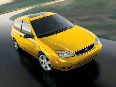 Ford Focus I Рестайлинг (North America), Хэтчбек 3 дв. — вид спереди в три четверти