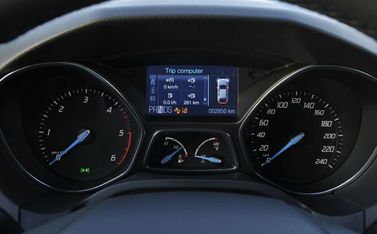 Ford Focus ثالثاً، واجون 5 أبواب — لوحة العدادات