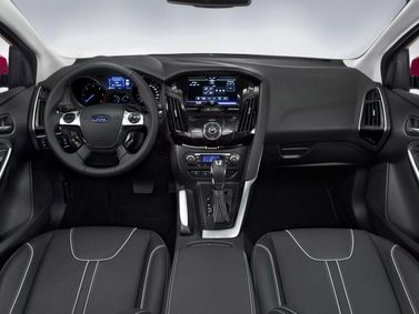 Ford Focus ثالثاً، واجون 5 أبواب — لوحة القيادة