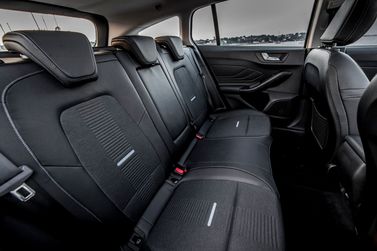 Ford Focus رابعاً، واجون 5 أبواب Active — المقاعد الخلفية