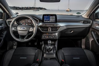 Ford Focus رابعاً، هاتشباك 5 أبواب Active — لوحة القيادة
