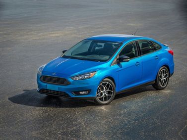 Ford Focus ثالثاً فيس ليفت، سيدان — منظر أمامي أيمن