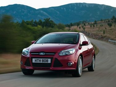 Ford Focus ثالثاً، واجون 5 أبواب — منظر أمامي أيمن