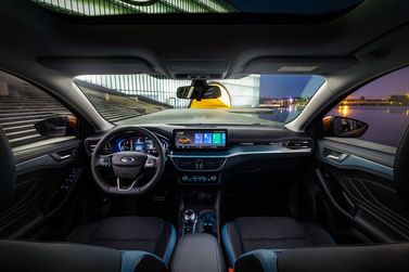 Ford Focus فيس ليفت IV (السوق الصيني)، واجون 5 أبواب Shooting Brake — منطقة السائق