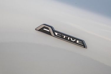 Ford Focus رابعاً، واجون 5 أبواب Active — شعار السيارة واسم الطراز