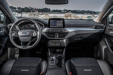 Ford Focus رابعاً، واجون 5 أبواب Active — لوحة القيادة