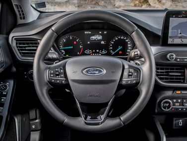 Ford Focus رابعاً، واجون 5 أبواب Active — عجلة القيادة