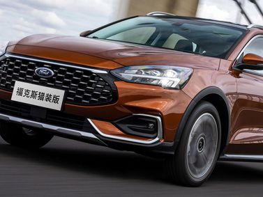 Ford Focus فيس ليفت IV (السوق الصيني)، واجون 5 أبواب Shooting Brake — منظر أمامي بزاوية ثلاثة أرباع